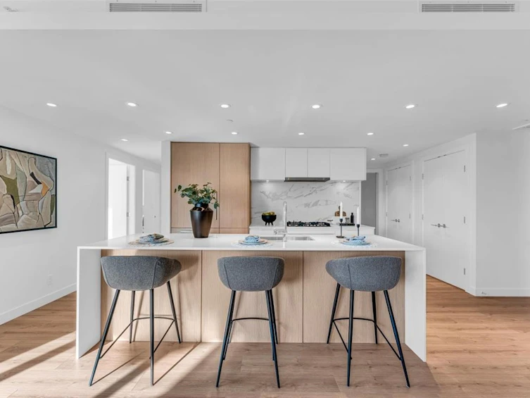 411-1500 Fern Street, North Vancouver, BC, V7J 1H5 - 2