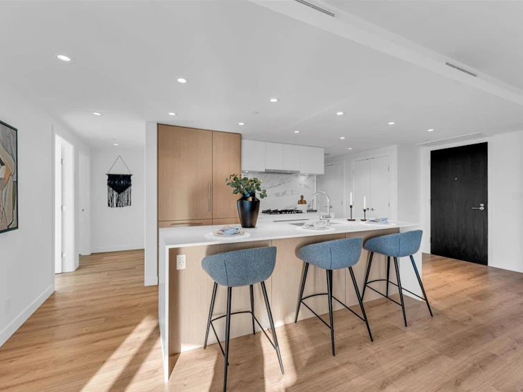 411-1500 Fern Street, North Vancouver, BC, V7J 1H5 - 3