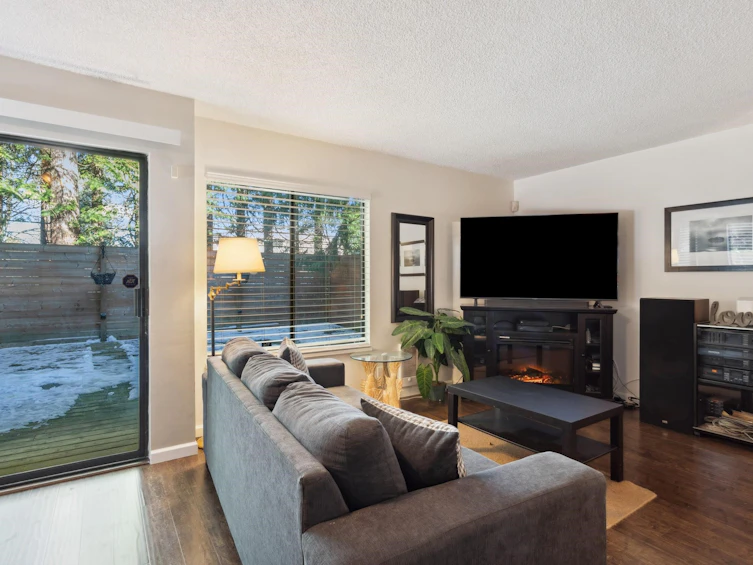 200-10620 150 Street, Surrey, BC, V3R 7R9 - 2