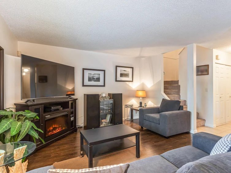 200-10620 150 Street, Surrey, BC, V3R 7R9 - 5