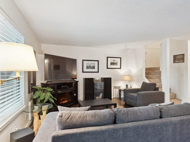 200-10620 150 Street, Surrey, BC, V3R 7R9 - 4