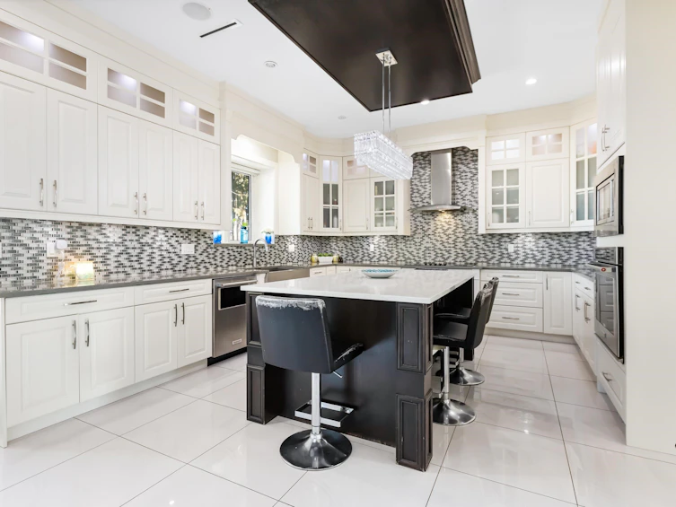 11689 96a Avenue, Surrey, BC, V3V 2A2 - 11