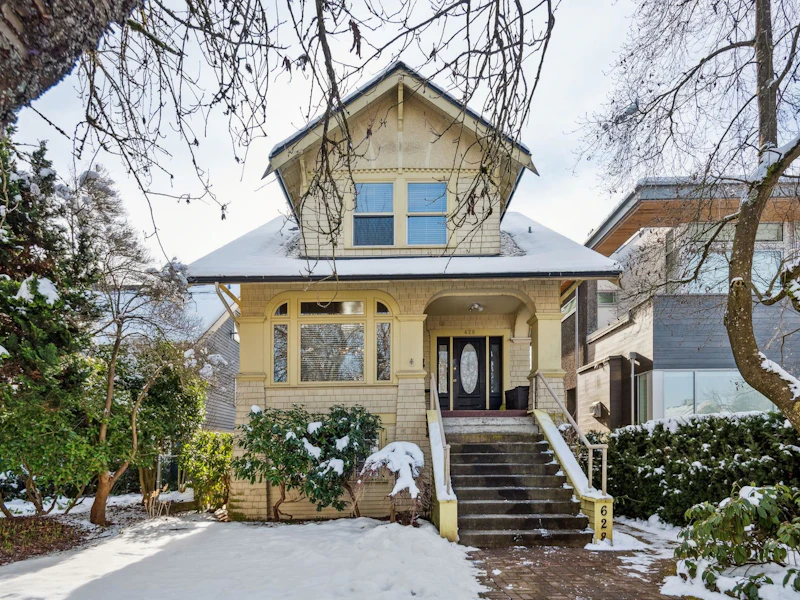 628 W 22nd Avenue, Vancouver BC V5Z 1Z6