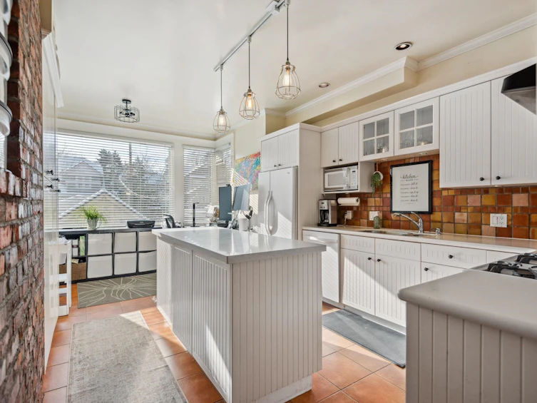 628 W 22nd Avenue, Vancouver, BC, V5Z 1Z6 - 11