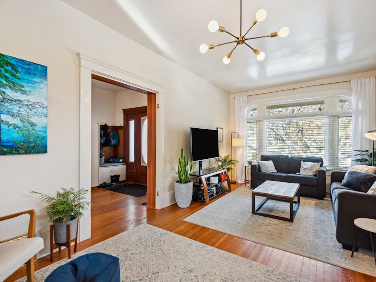 628 W 22nd Avenue, Vancouver, BC, V5Z 1Z6 - 2