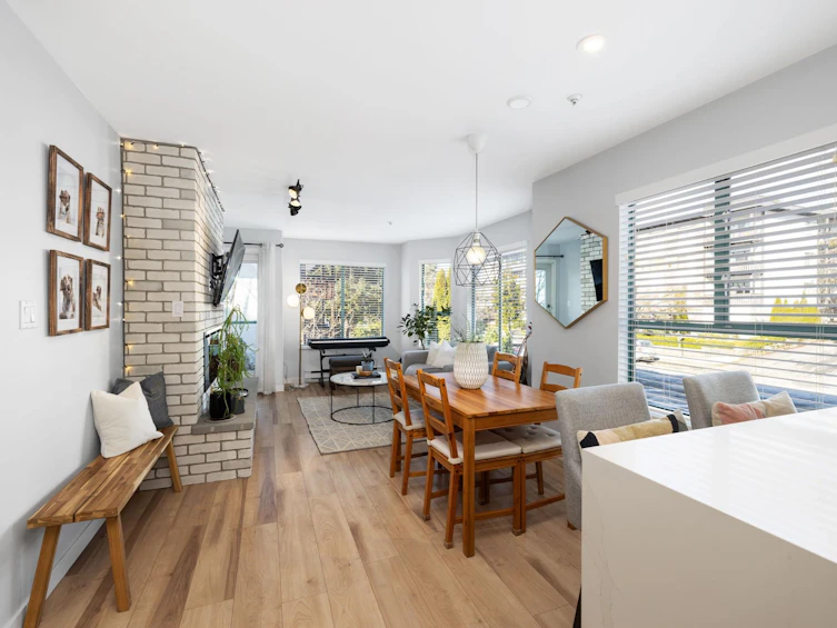 204-111 W 5th Street, North Vancouver, BC, V7M 1J6 - 2