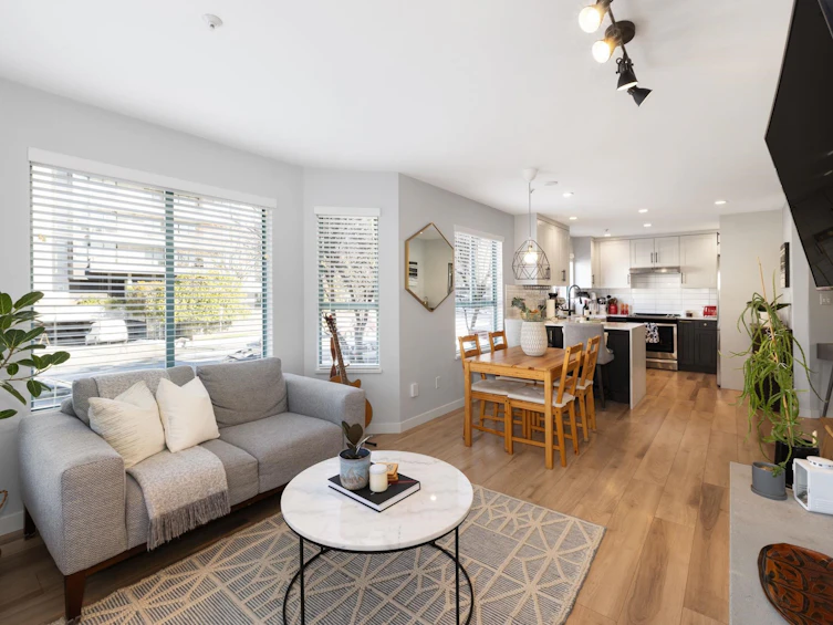 204-111 W 5th Street, North Vancouver, BC, V7M 1J6 - 5