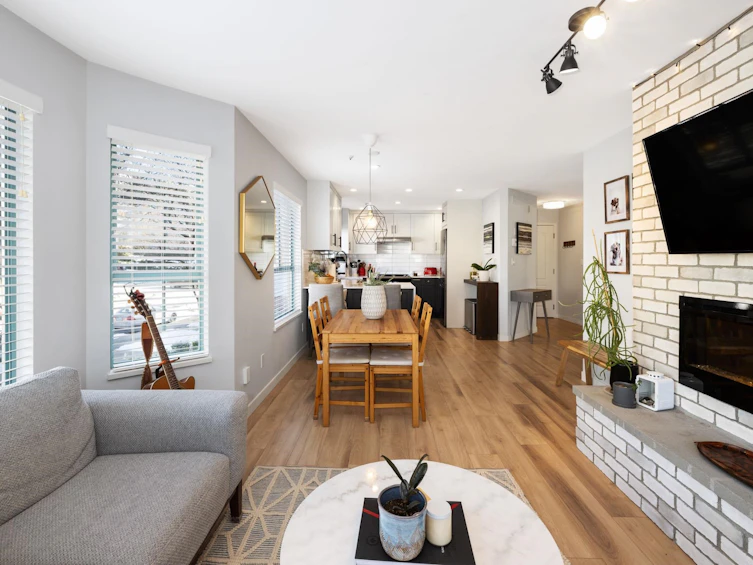 204-111 W 5th Street, North Vancouver, BC, V7M 1J6 - 6