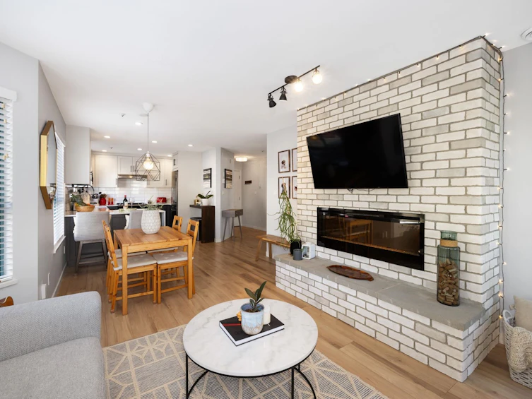 204-111 W 5th Street, North Vancouver, BC, V7M 1J6 - 7