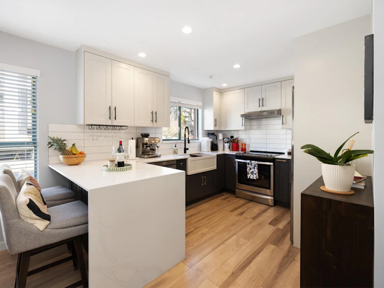 204-111 W 5th Street, North Vancouver, BC, V7M 1J6 - 9