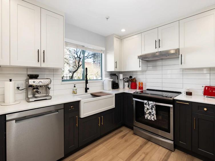 204-111 W 5th Street, North Vancouver, BC, V7M 1J6 - 10