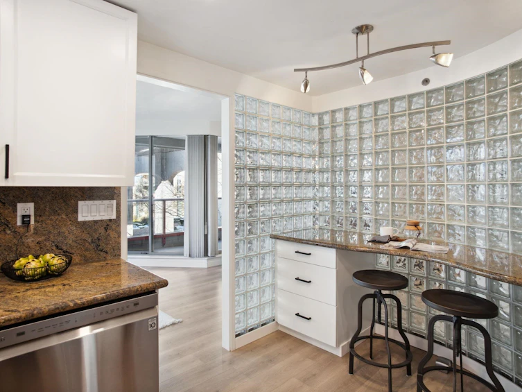 401-1006 Beach Avenue, Vancouver, BC, V6E 1T7 - 13