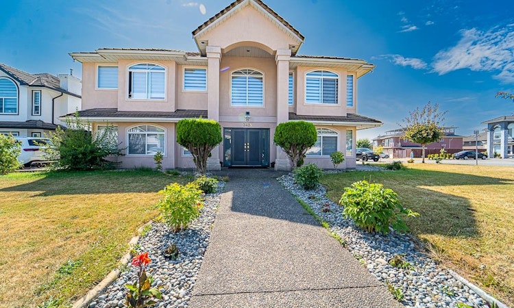 3435 Vista Court Court