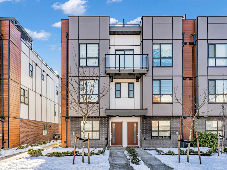 7-19760 55 Avenue, Langley, BC, V3A 3W9