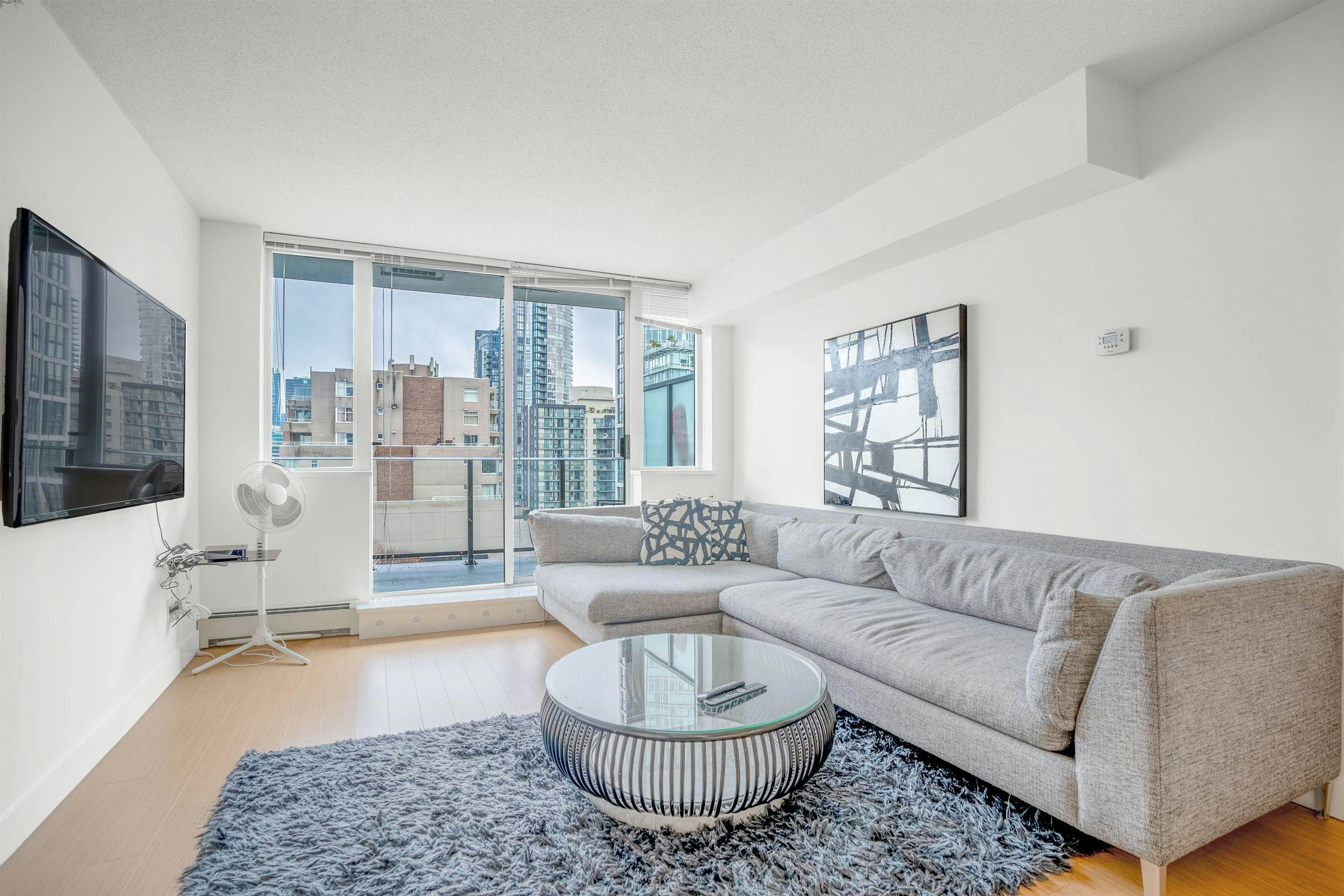 702-1325 Rolston Street, Vancouver, BC, V6B 0M2