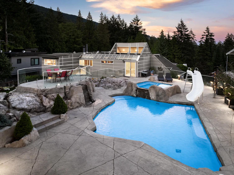 3722 Southridge Place, West Vancouver, BC, V7V 3H8 - 2