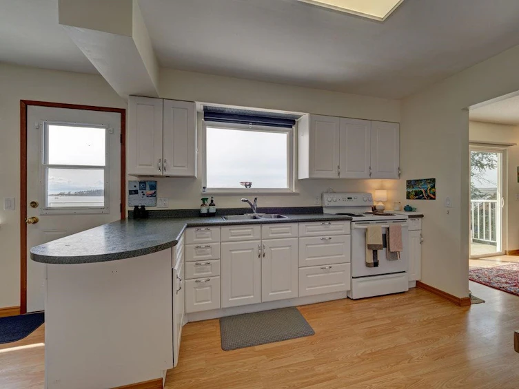 8323 Redrooffs Road, Halfmoon Bay, BC, V7Z 1E4 - 19