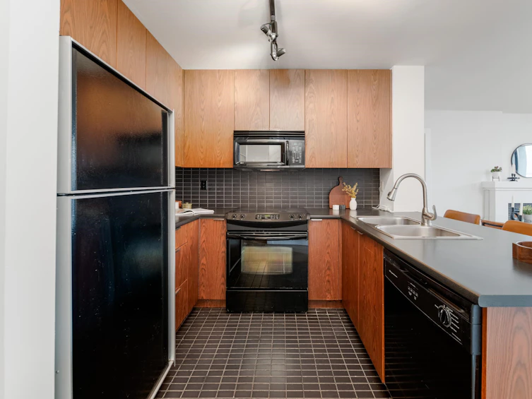 401-2036 W 10th Avenue, Vancouver, BC, V6J 2B3 - 2