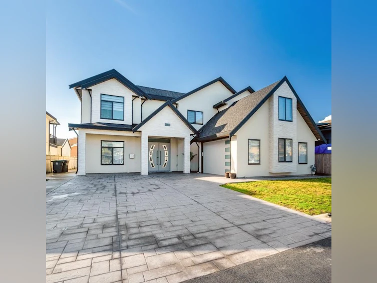 9115 139 Street, Surrey, BC, V3V 5X5