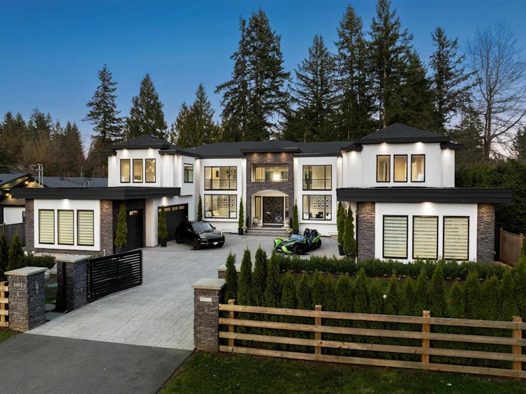 3682 204 Street, Langley, BC, V3A 1X2 - 3