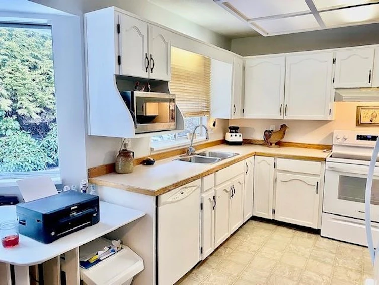 7671 143 Street, Surrey, BC, V3W 9Y5 - 8