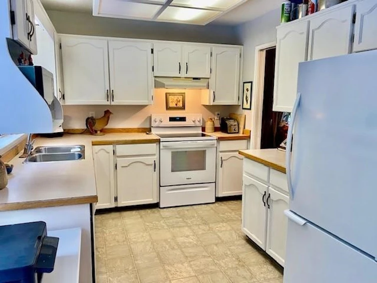 7671 143 Street, Surrey, BC, V3W 9Y5 - 9