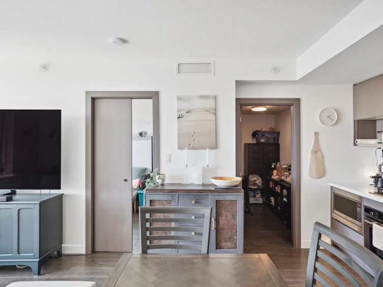 1051-38 Smithe Street, Vancouver, BC, V6B 0P3 - 7