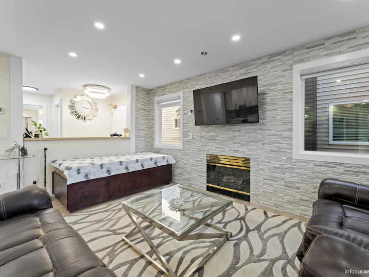 801-8972 Fleetwood Way, Surrey, BC, V3R 0T5 - 2