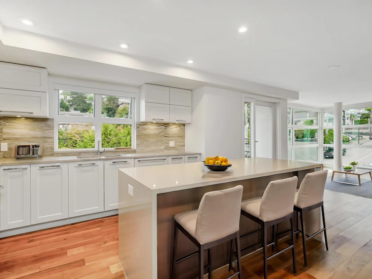 405-1160 Oxford Street, Surrey, BC, V4B 0B3 - 2