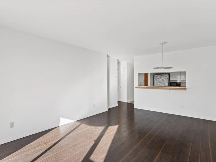 301-9633 Manchester Drive, Burnaby, BC, V3N 4Y9 - 2