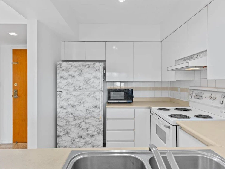 301-9633 Manchester Drive, Burnaby, BC, V3N 4Y9 - 12