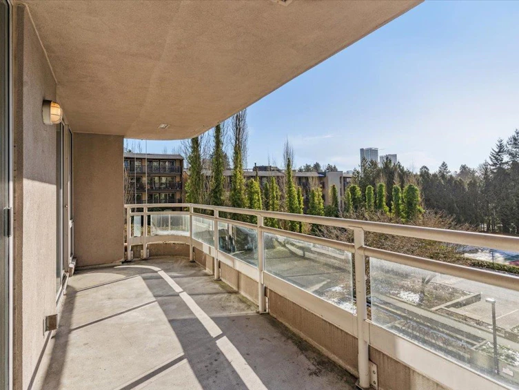 301-9633 Manchester Drive, Burnaby, BC, V3N 4Y9 - 3