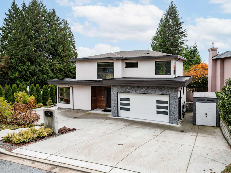 955 Melbourne Avenue, North Vancouver BC V7R 1P1