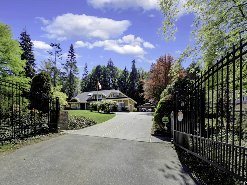13736 Crescent Road, Surrey BC V4P 1K8