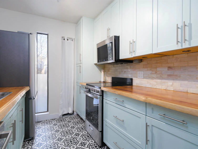 3333 Mountain Highway, North Vancouver, BC, V7K 2H4 - 8