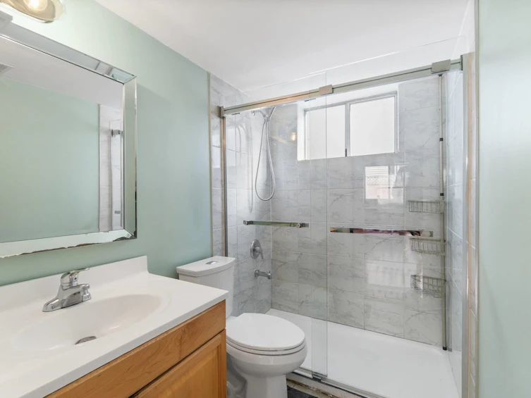 15058 98a Avenue, Surrey, BC, V3R 8H3 - 15