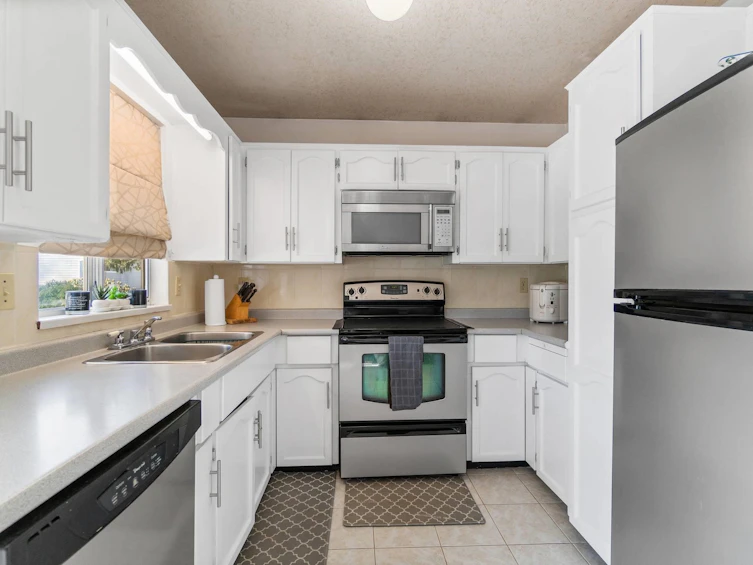 15058 98a Avenue, Surrey, BC, V3R 8H3 - 21