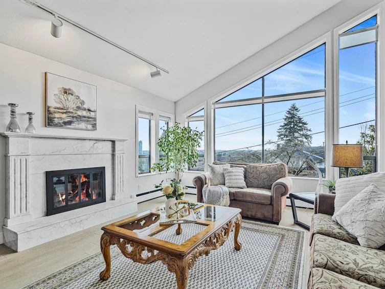 376 Hythe Avenue, Burnaby, BC, V5B 3H9
