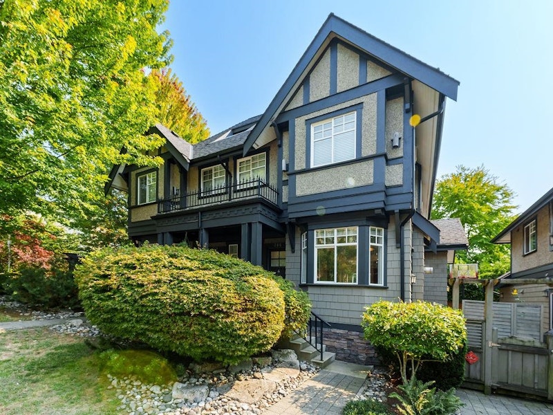 786 St. Georges Avenue, North Vancouver BC V7L 4T1