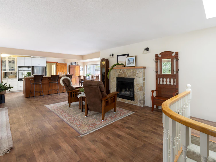 4520 Capilano Road, North Vancouver, BC, V7R 4K3 - 3