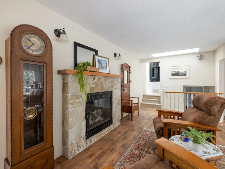 4520 Capilano Road, North Vancouver, BC, V7R 4K3 - 8