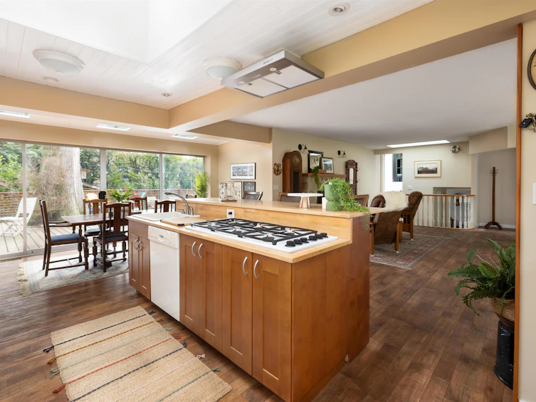 4520 Capilano Road, North Vancouver, BC, V7R 4K3 - 9
