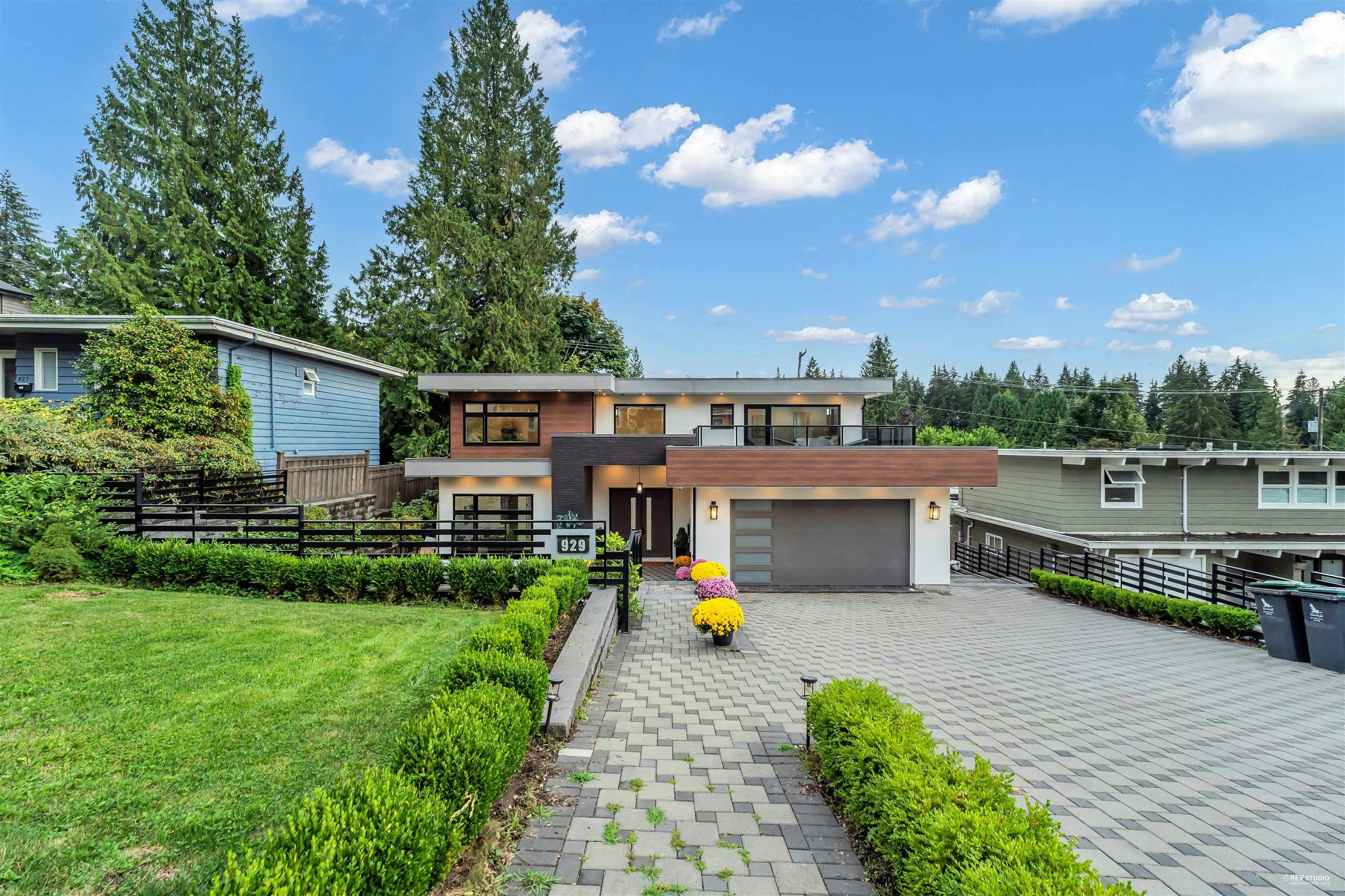 929 Canyon Boulevard, North Vancouver, BC, V7R 2J9