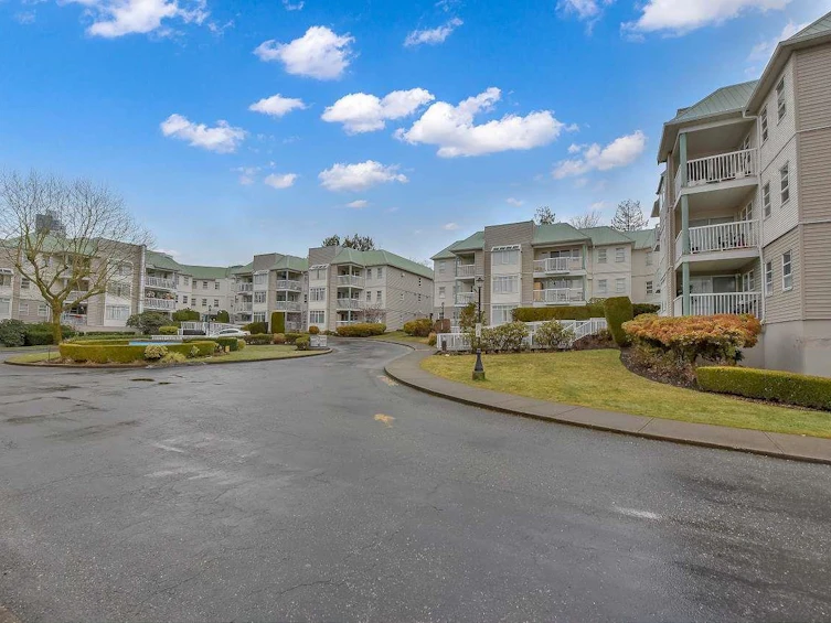 104-9767 140 Street, Surrey, BC, V3T 5S4 - 33