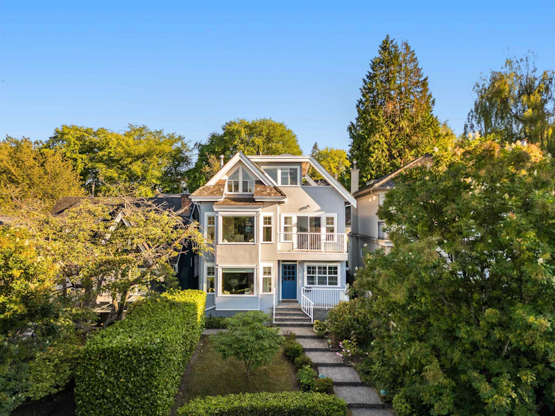 3888 W 13th Avenue, Vancouver BC V6R 2S8