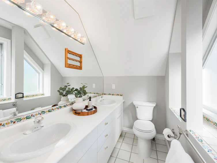 3888 W 13th Avenue, Vancouver, BC, V6R 2S8 - 25