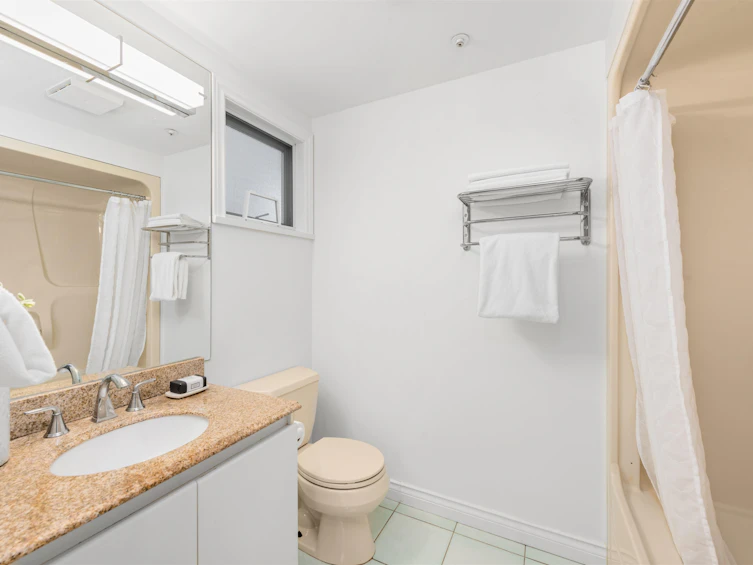 3888 W 13th Avenue, Vancouver, BC, V6R 2S8 - 12
