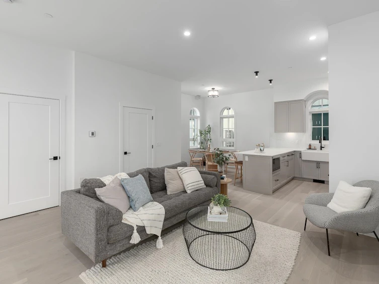1051 Semlin Drive, Vancouver, BC, V5L 2N6 - 2