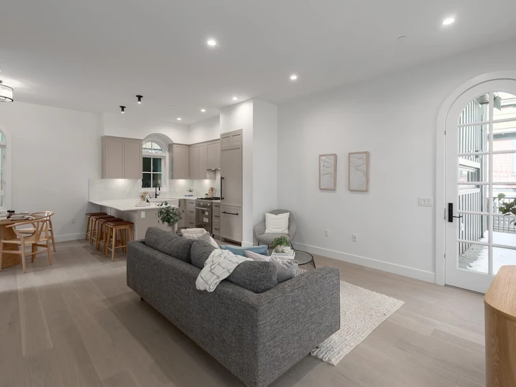 1051 Semlin Drive, Vancouver, BC, V5L 2N6 - 3