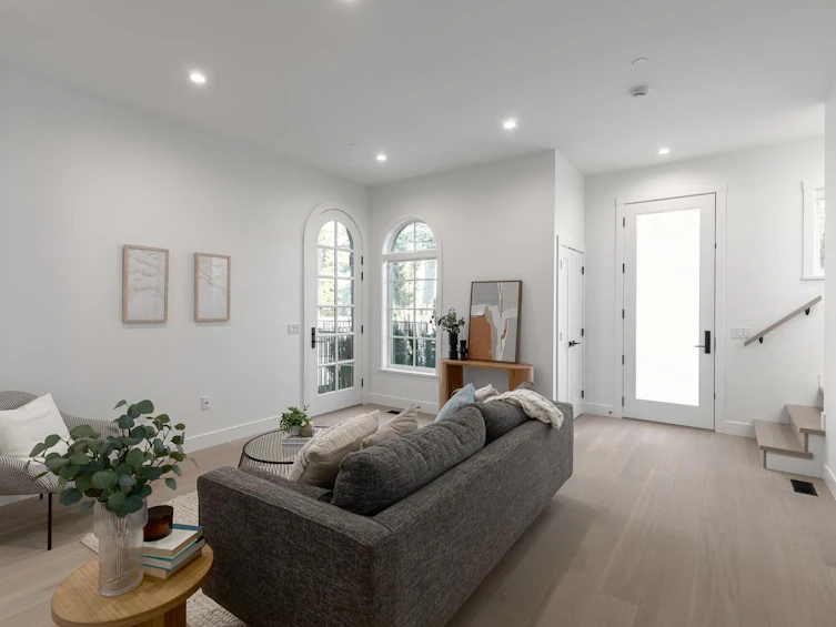 1051 Semlin Drive, Vancouver, BC, V5L 2N6 - 4